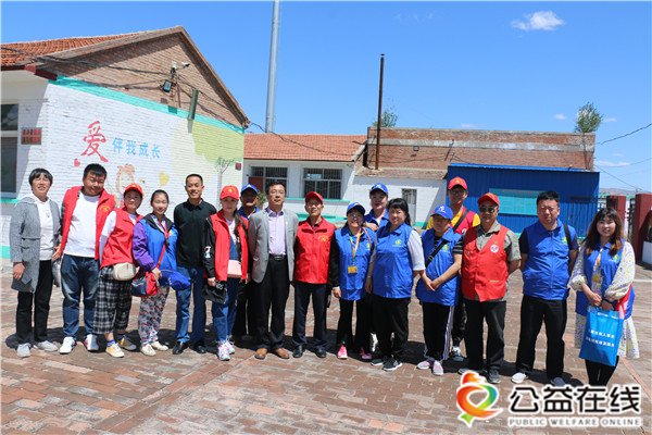 飞鹤奶粉助残公益行呵护心灵成长志愿服务活动走进特效学校