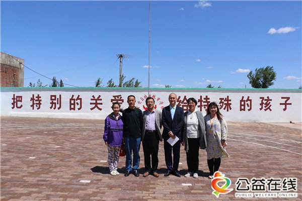 飞鹤奶粉助残公益行呵护心灵成长志愿服务活动走进特效学校