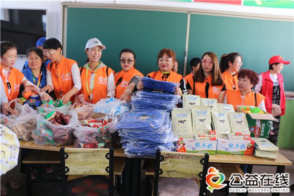 飞鹤奶粉助残公益行呵护心灵成长志愿服务活动走进特效学校